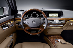 Forr�s: Mercedes-Benz